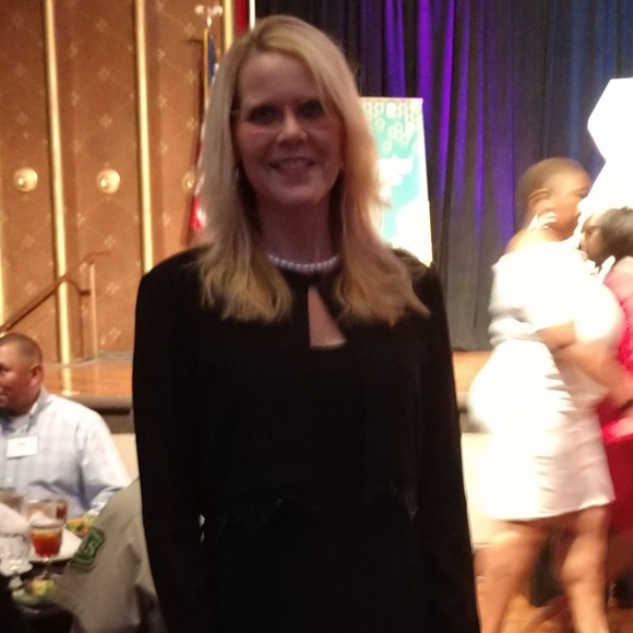 Meet your Posher, Monica - Picture 2 of 3